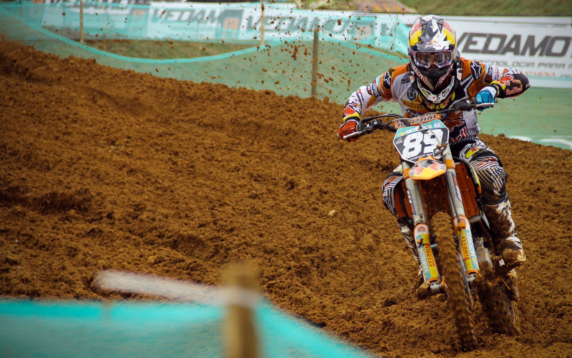 世界拳击职业赛事中国站 重量级新星强势KO对手成功卫冕，世界拳击联赛